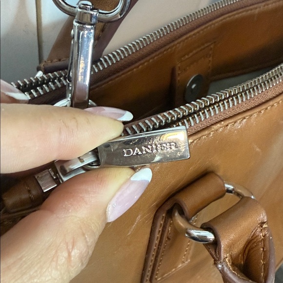 Danier Tan Leather Handbag with crossbody strap for conversion - Picture 2 of 7